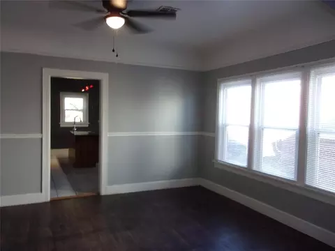 Living - 920 N Kickapoo Ave, Shawnee, OK 74801 photo 5 of 7