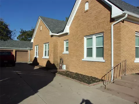 Exterior - 920 N Kickapoo Ave, Shawnee, OK 74801 photo 7 of 12