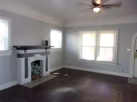 Living - 920 N Kickapoo Ave, Shawnee, OK 74801 photo 1 of 7