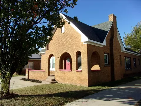 Exterior - 920 N Kickapoo Ave, Shawnee, OK 74801 photo 2 of 12