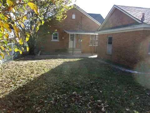 Exterior - 920 N Kickapoo Ave, Shawnee, OK 74801 photo 11 of 12