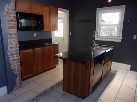 Kitchen - 920 N Kickapoo Ave, Shawnee, OK 74801 photo 1 of 8