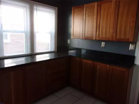 Kitchen - 920 N Kickapoo Ave, Shawnee, OK 74801 photo 5 of 8