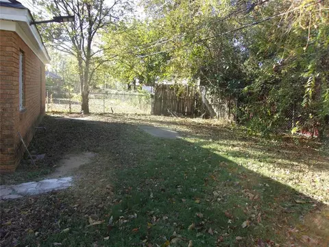 Exterior - 920 N Kickapoo Ave, Shawnee, OK 74801 photo 9 of 12