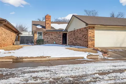 1720 Lionsgate Cir, Bethany, OK 73008