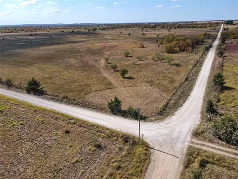 9 Freeny Valley Rd, Caddo, OK 74729