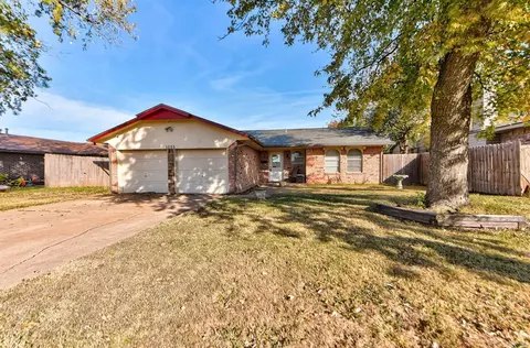 1025 Larkspur Rd, Moore, OK 73160