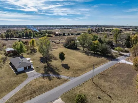 5600 E Tyler Dr, Tuttle, OK 73089 photo 8