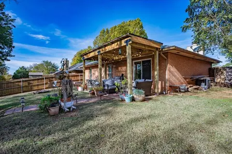 1812 Gray Fox Dr, Edmond, OK 73003
