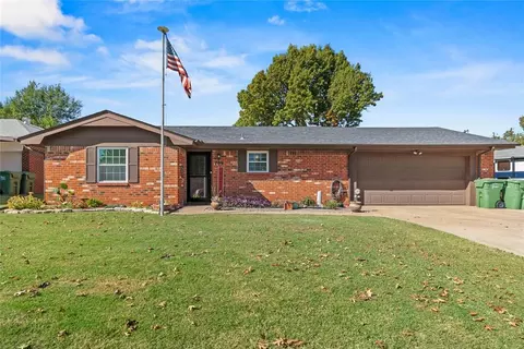 709 Queensboro Pl, Yukon, OK 73099