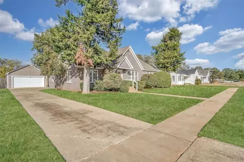 821 Elm St, Altus, OK 73521 photo 3