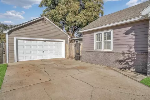 821 Elm St, Altus, OK 73521 photo 4
