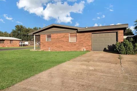Exterior - 18 E Anchor Dr, Sayre, OK 73662 photo 2 of 4