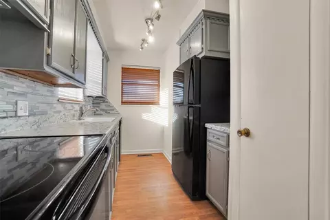 Kitchen - 18 E Anchor Dr, Sayre, OK 73662 photo 2 of 3