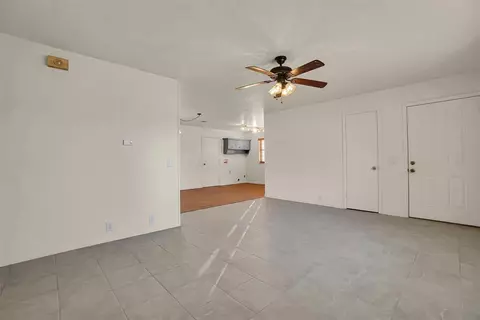 Living - 18 E Anchor Dr, Sayre, OK 73662 photo 2 of 3