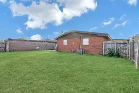 Exterior - 18 E Anchor Dr, Sayre, OK 73662 photo 4 of 4