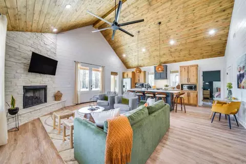 Living - 39 Jericho Rd, Broken Bow, OK 74728 photo 2 of 2