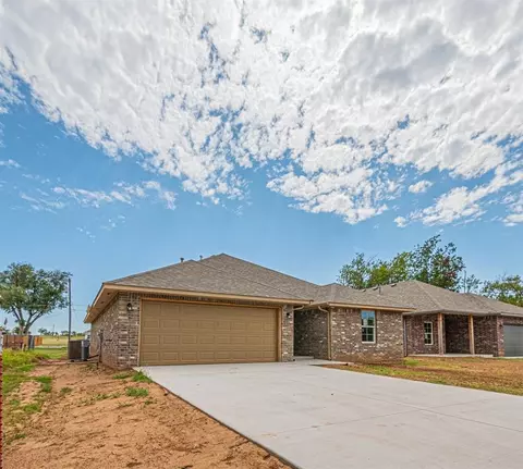 Exterior - 118 Cedar St, Perry, OK 73077 photo 2 of 3