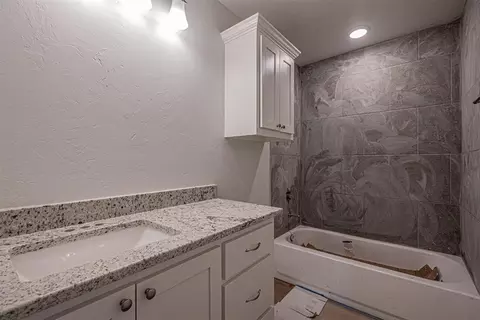 Bath - 118 Cedar St, Perry, OK 73077 photo 1 of 1