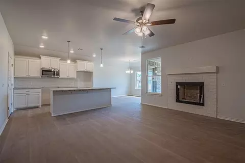 Living - 118 Cedar St, Perry, OK 73077 photo 1 of 1