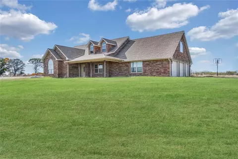 2241 SW Post Oak Rd, Cache, OK 73527