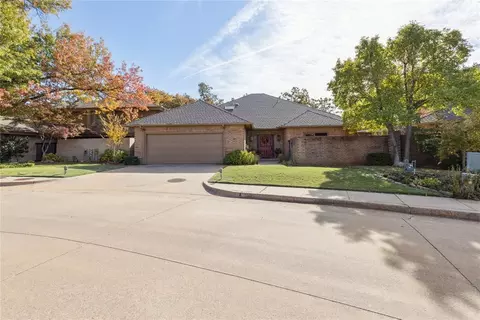528 E Oak Pl, Edmond, OK 73025