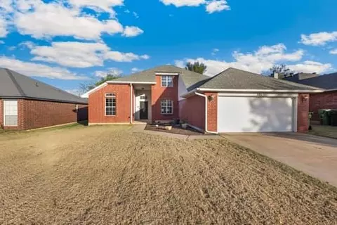 305 Eastview Dr, Yukon, OK 73099