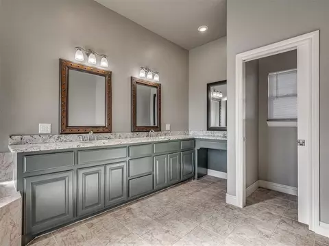 Bath - 9202 Cleo Ln, Mcloud, OK 74851 photo 1 of 6