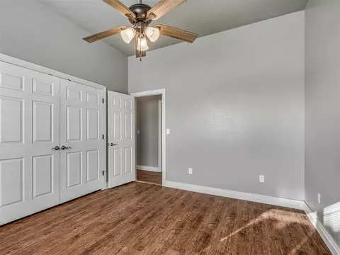 Bedroom - 9202 Cleo Ln, Mcloud, OK 74851 photo 3 of 5