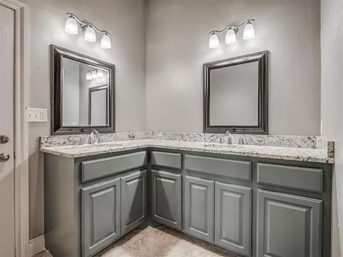 Bath - 9202 Cleo Ln, Mcloud, OK 74851 photo 5 of 6