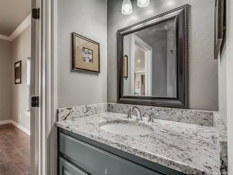 Bath - 9202 Cleo Ln, Mcloud, OK 74851 photo 6 of 6