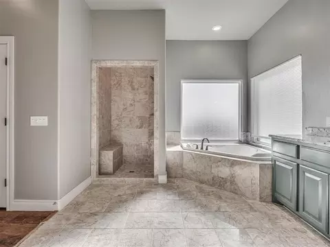 Bath - 9202 Cleo Ln, Mcloud, OK 74851 photo 3 of 6
