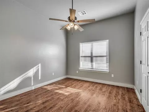 Bedroom - 9202 Cleo Ln, Mcloud, OK 74851 photo 2 of 5