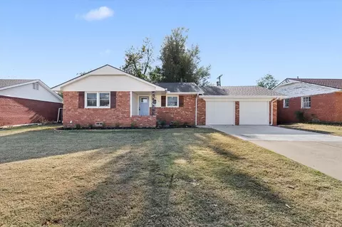 2716 Northampton Pl, The Village, OK 73120
