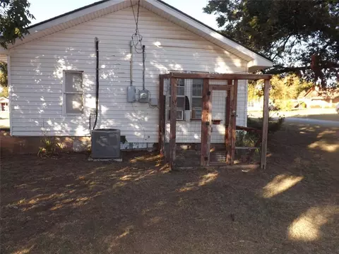 Exterior - 321 E Main St, Tipton, OK 73570 photo 4 of 5
