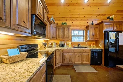 Kitchen - 88 Sugar Pine Loop, Broken Bow, OK 74728 photo 1 of 2