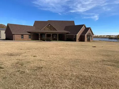 10516 N 2010 Rd, Elk City, OK 73644