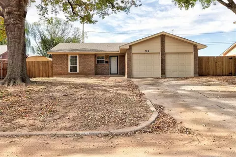 706 Claremont Dr, Norman, OK 73069
