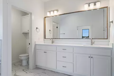 Bath - 16005 Rolling Hill Dr, Moore, OK 73170 photo 6 of 12