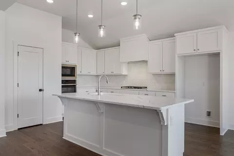Kitchen - 16005 Rolling Hill Dr, Moore, OK 73170 photo 2 of 8