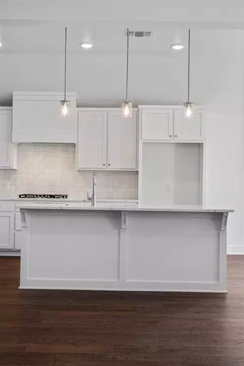Kitchen - 16005 Rolling Hill Dr, Moore, OK 73170 photo 7 of 8
