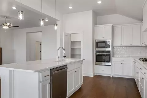 Kitchen - 16005 Rolling Hill Dr, Moore, OK 73170 photo 8 of 8