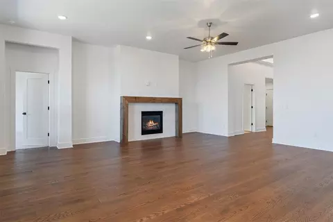 Living - 16005 Rolling Hill Dr, Moore, OK 73170 photo 2 of 4