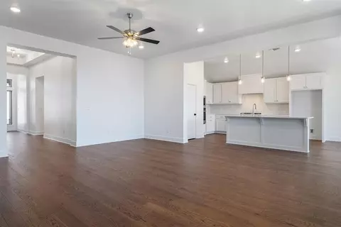 Living - 16005 Rolling Hill Dr, Moore, OK 73170 photo 4 of 4