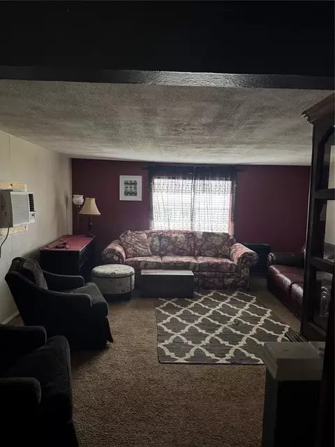 Living - 320 S Pine St, Guthrie, OK 73044 photo 2 of 2