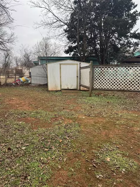 Exterior - 320 S Pine St, Guthrie, OK 73044 photo 7 of 8