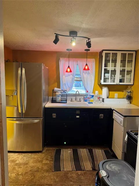 Kitchen - 320 S Pine St, Guthrie, OK 73044 photo 3 of 4