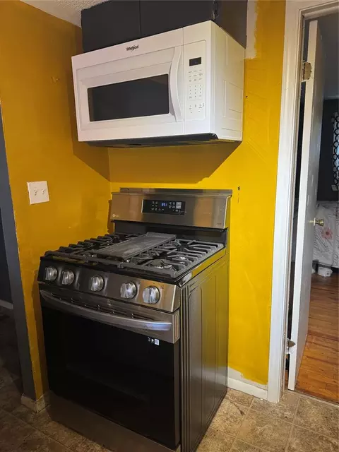 Kitchen - 320 S Pine St, Guthrie, OK 73044 photo 4 of 4