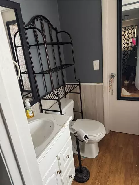 Bath - 320 S Pine St, Guthrie, OK 73044 photo 2 of 2
