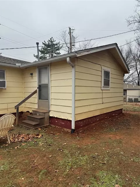 Exterior - 320 S Pine St, Guthrie, OK 73044 photo 8 of 8
